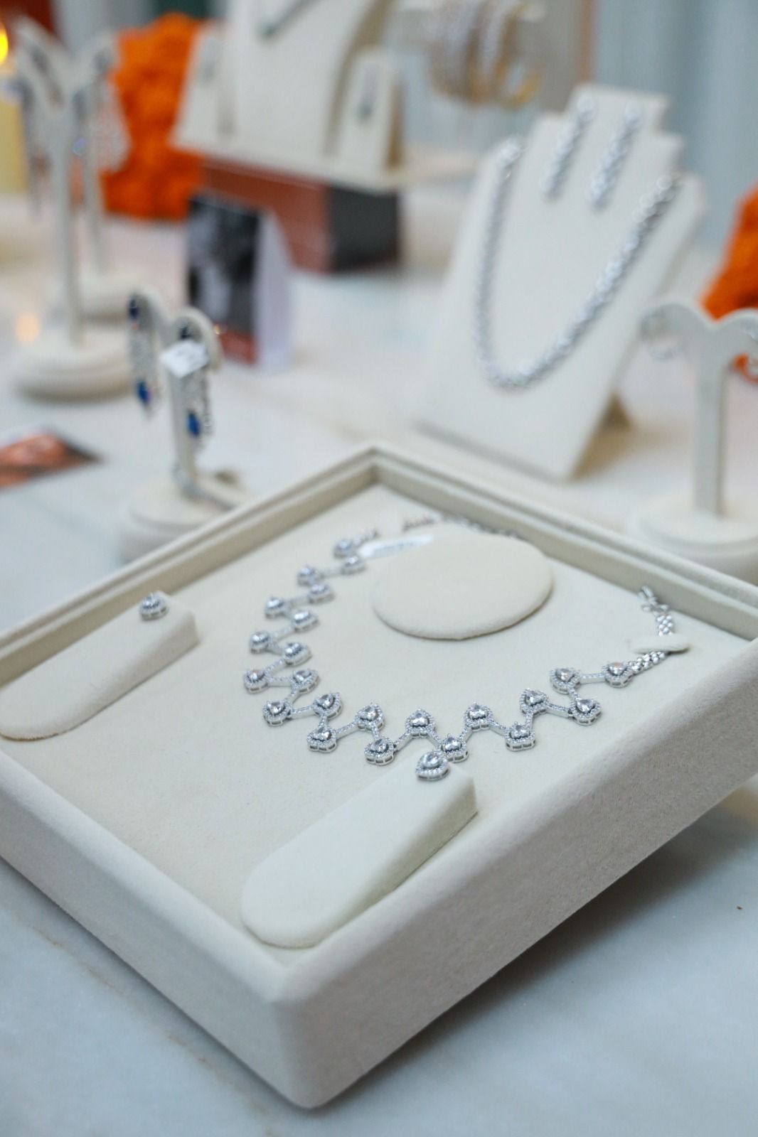 SWEETHEART SPARK CYGNET NECKLACE SET