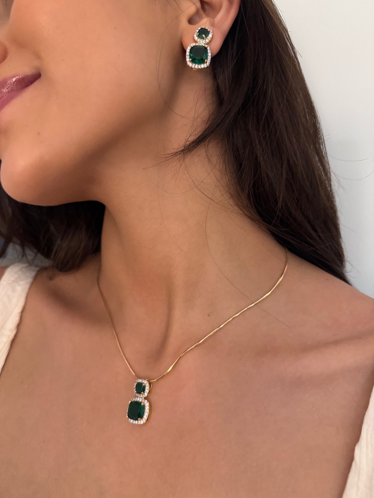 GREEN GLOW NECKLACE SET