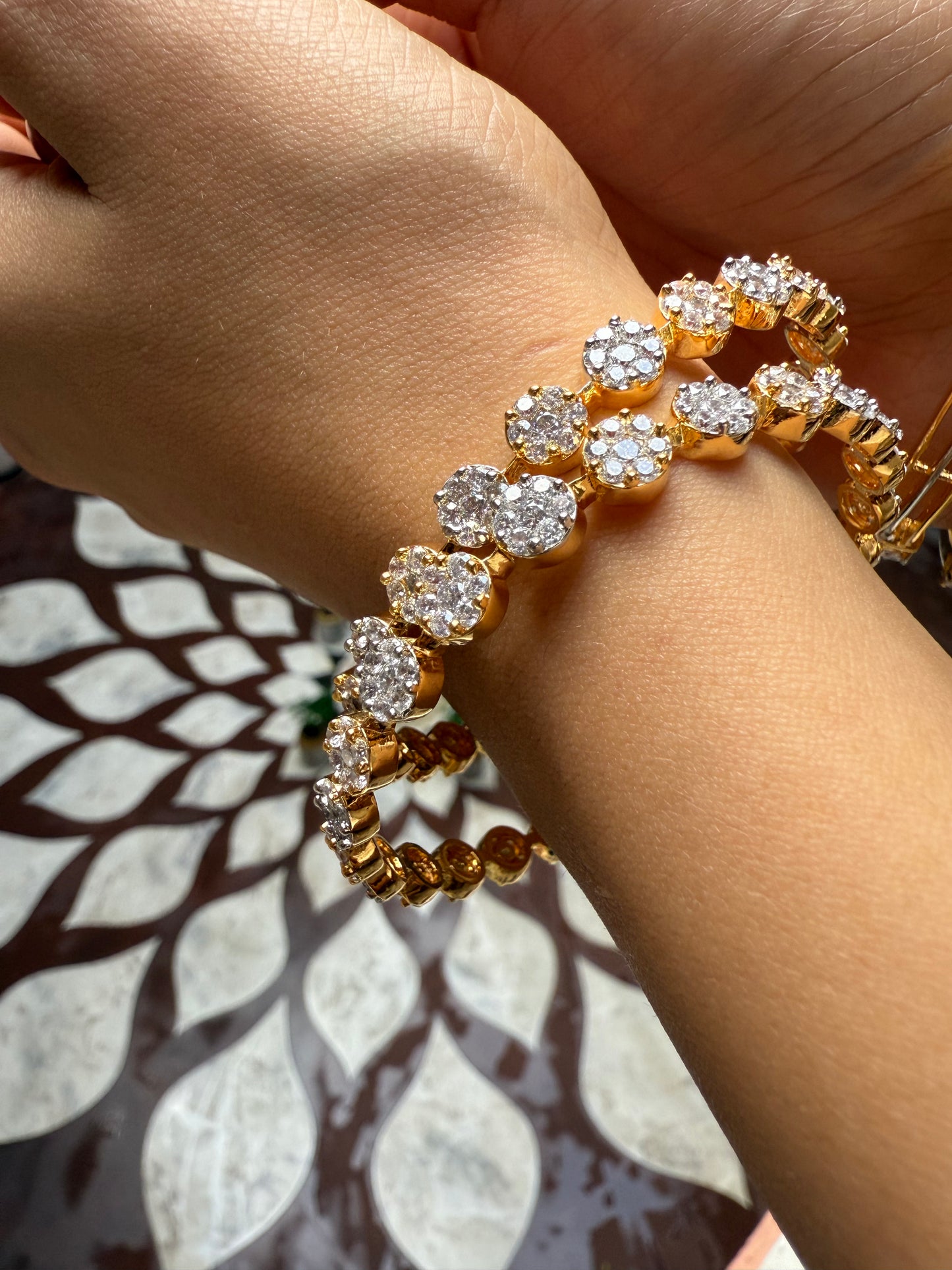 CLASSIC DIAMOND STONE BANGLES IN GOLD