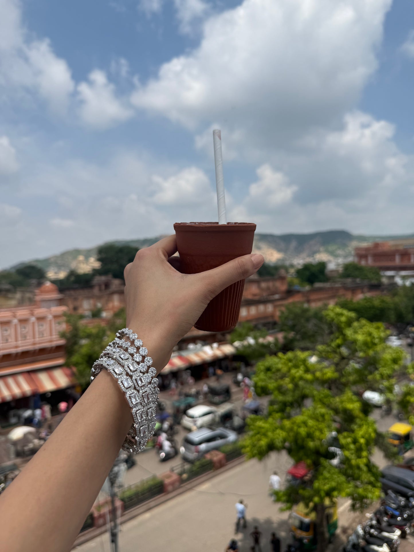 ELEGANT SUAR-CUT CRYSTAL BANGLES