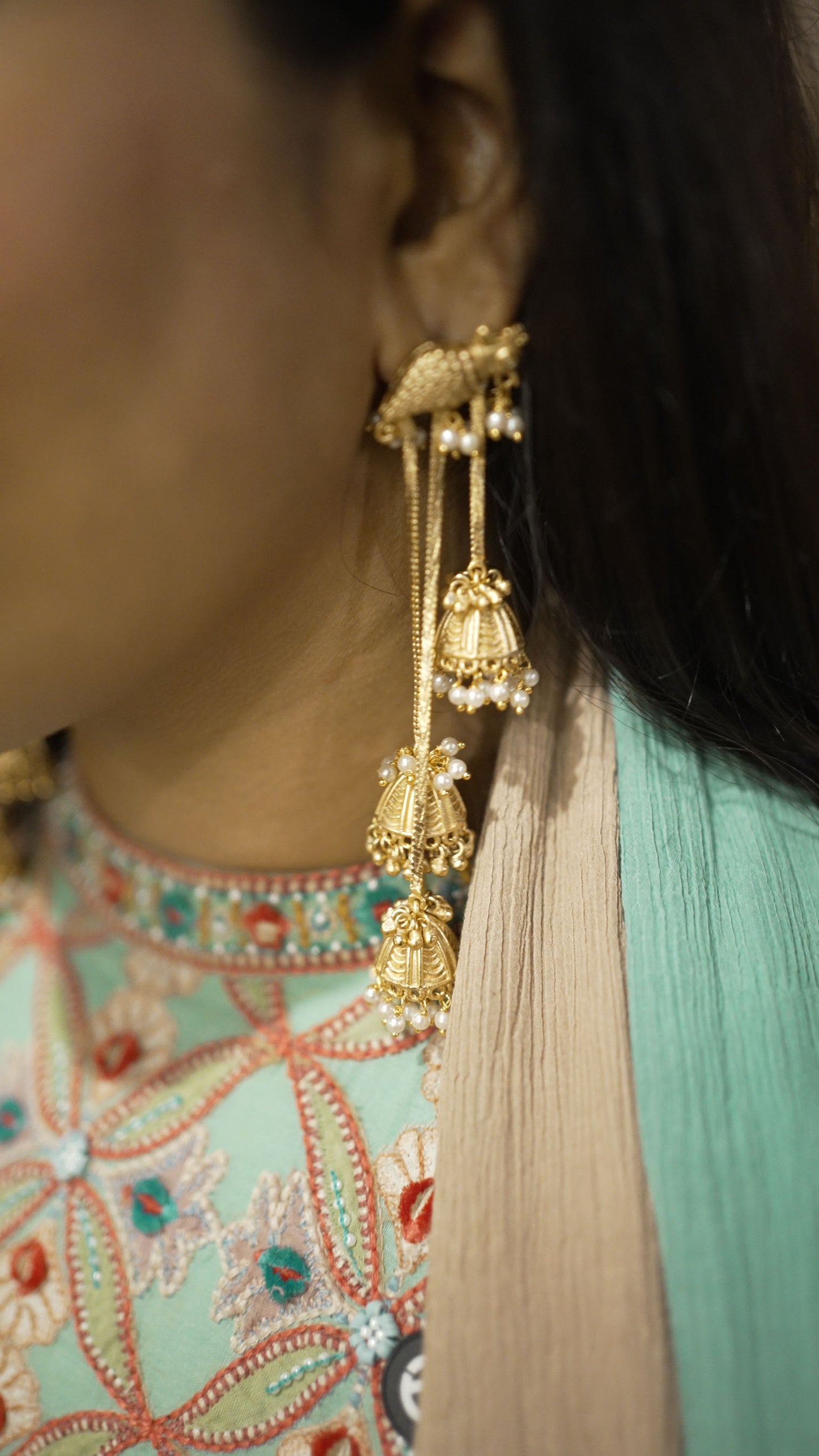 NAYIRA DANGGLING SP EARRING