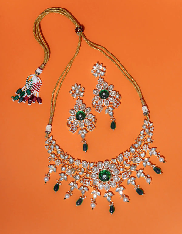 GREEN SEMI-PRECIOUS STONE AND BASRA MOTI NECKLACE AND EARRINGS SET