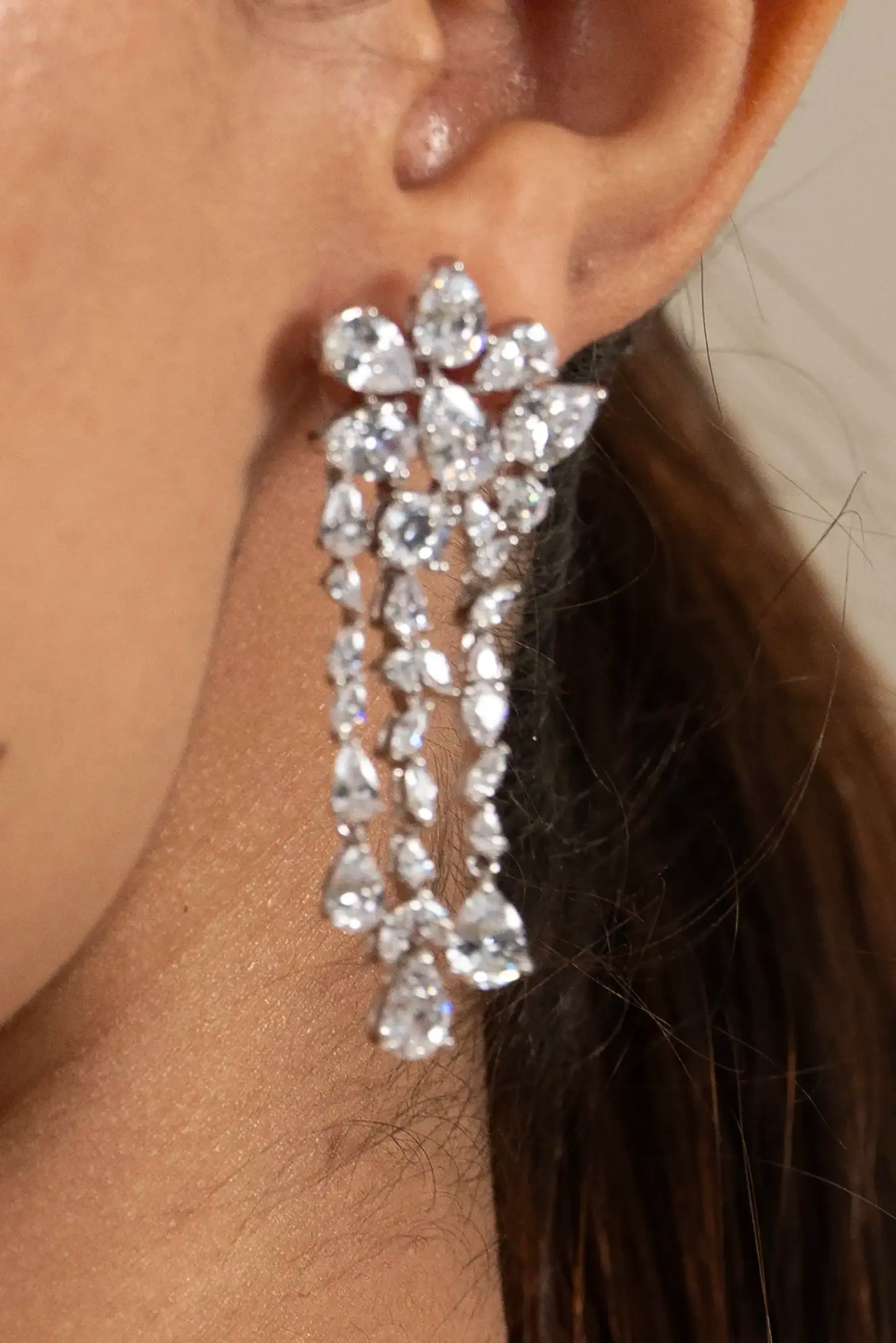 Sparkling chandelier earring with floral diamond design and cascading drops, premium fashion jewelry
