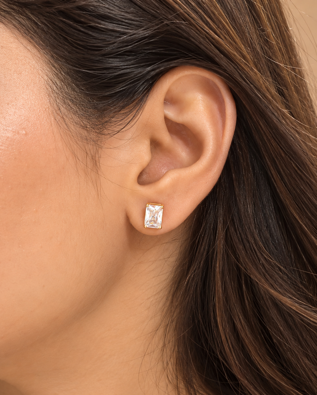 Single Diamond Emerald Solitaire Stud Earrings Gift Box