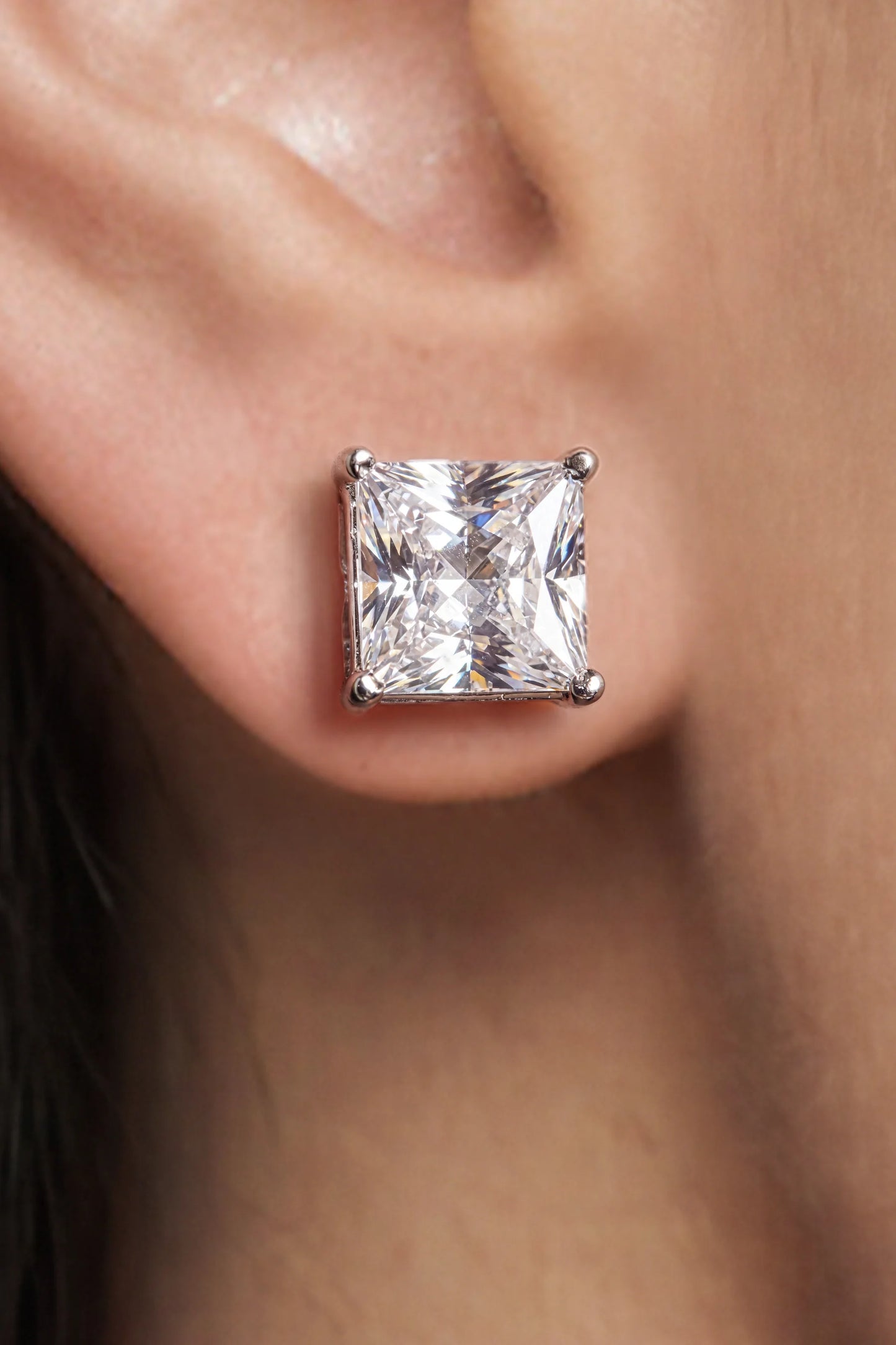 5 AM - Square Solitair Daybreak Cygnet Diamond Studs