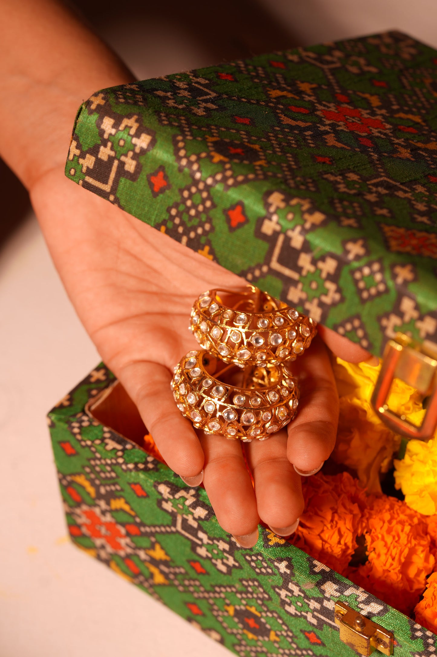 GOLD PLATED EARING WITH POLKI WORK