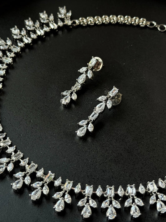 Glow Drop Cygnet Necklace Set