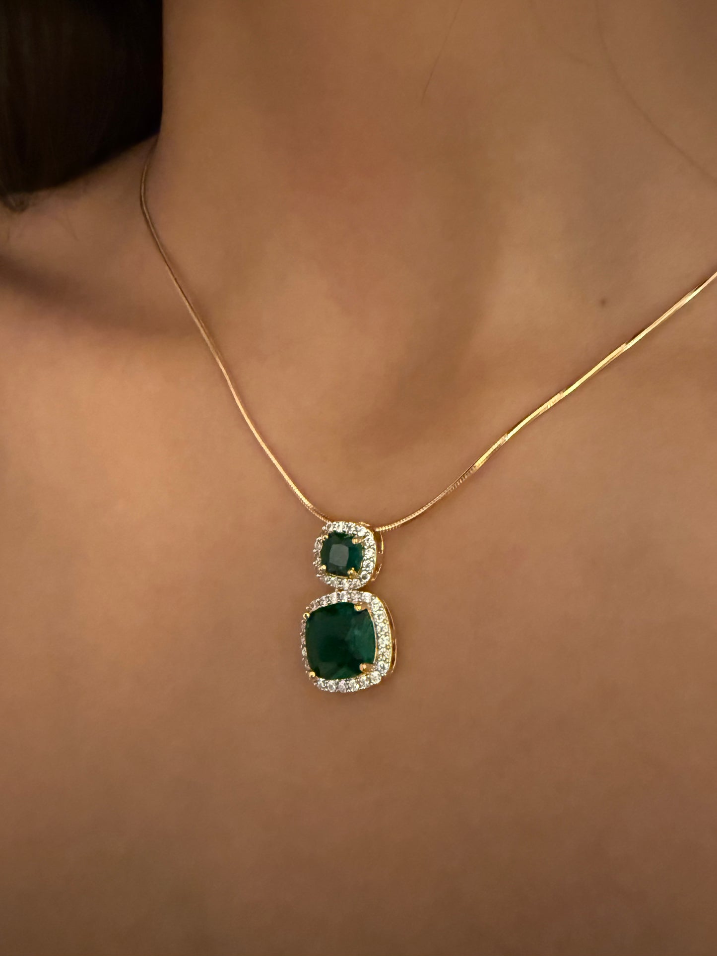 GREEN GLOW  NECKLACE SET
