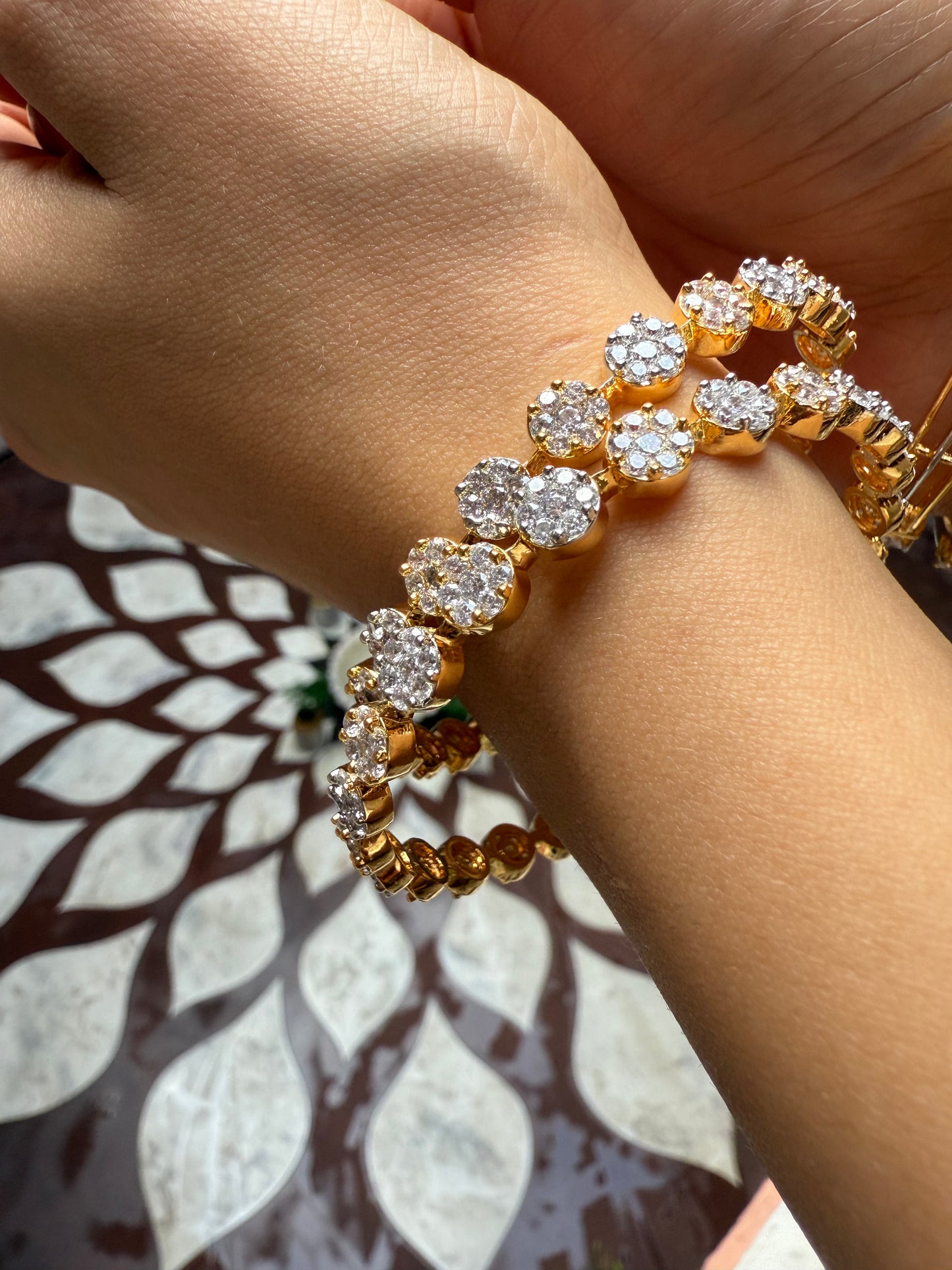 CLASSIC DIAMOND STONE BANGLES IN GOLD