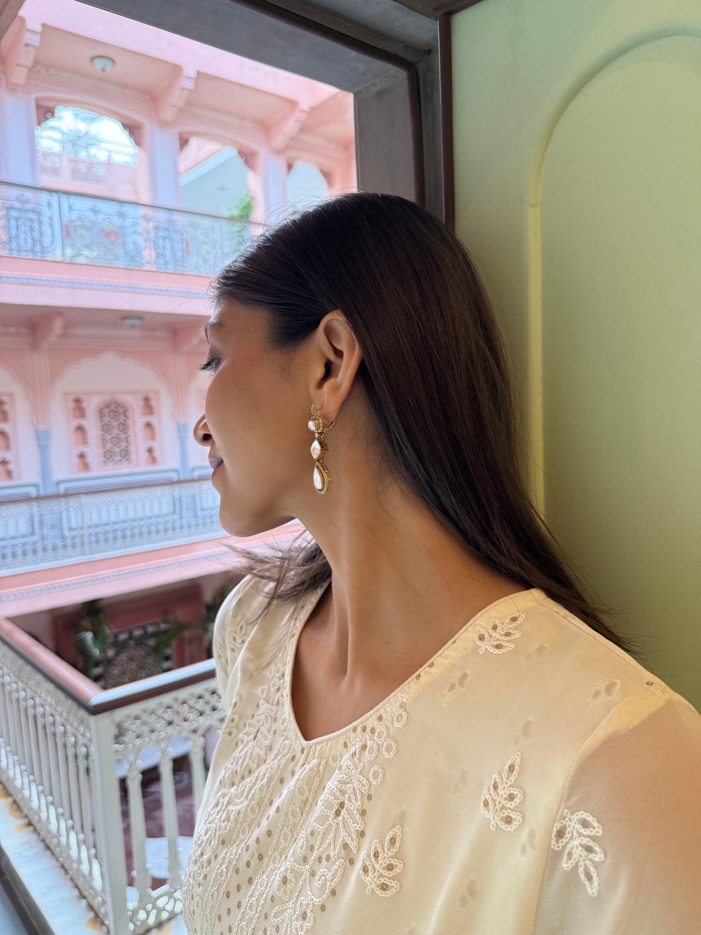 RAVEYA DANGLING SP EARRINGS