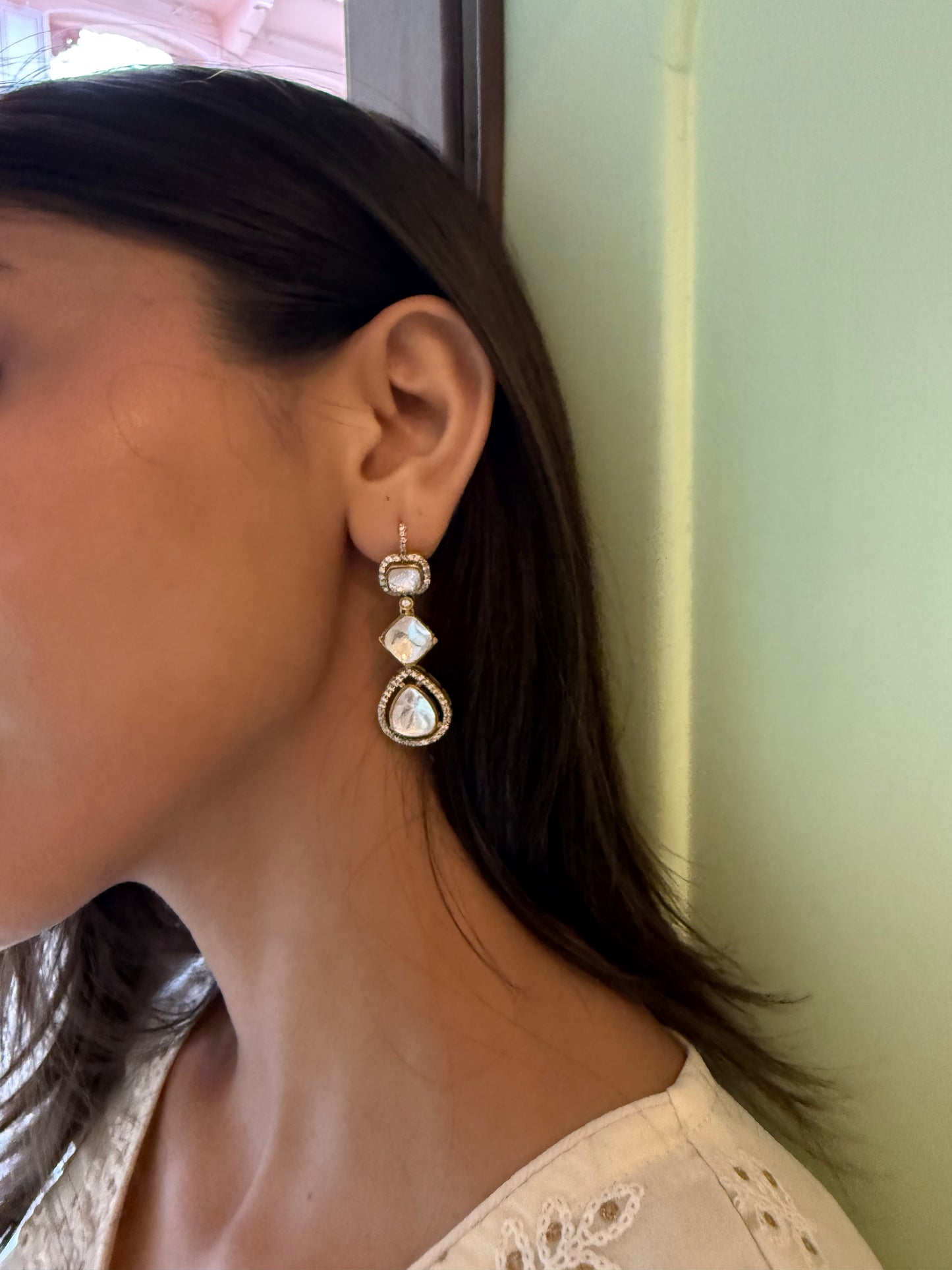 RAVEYA DANGLING SP EARRINGS