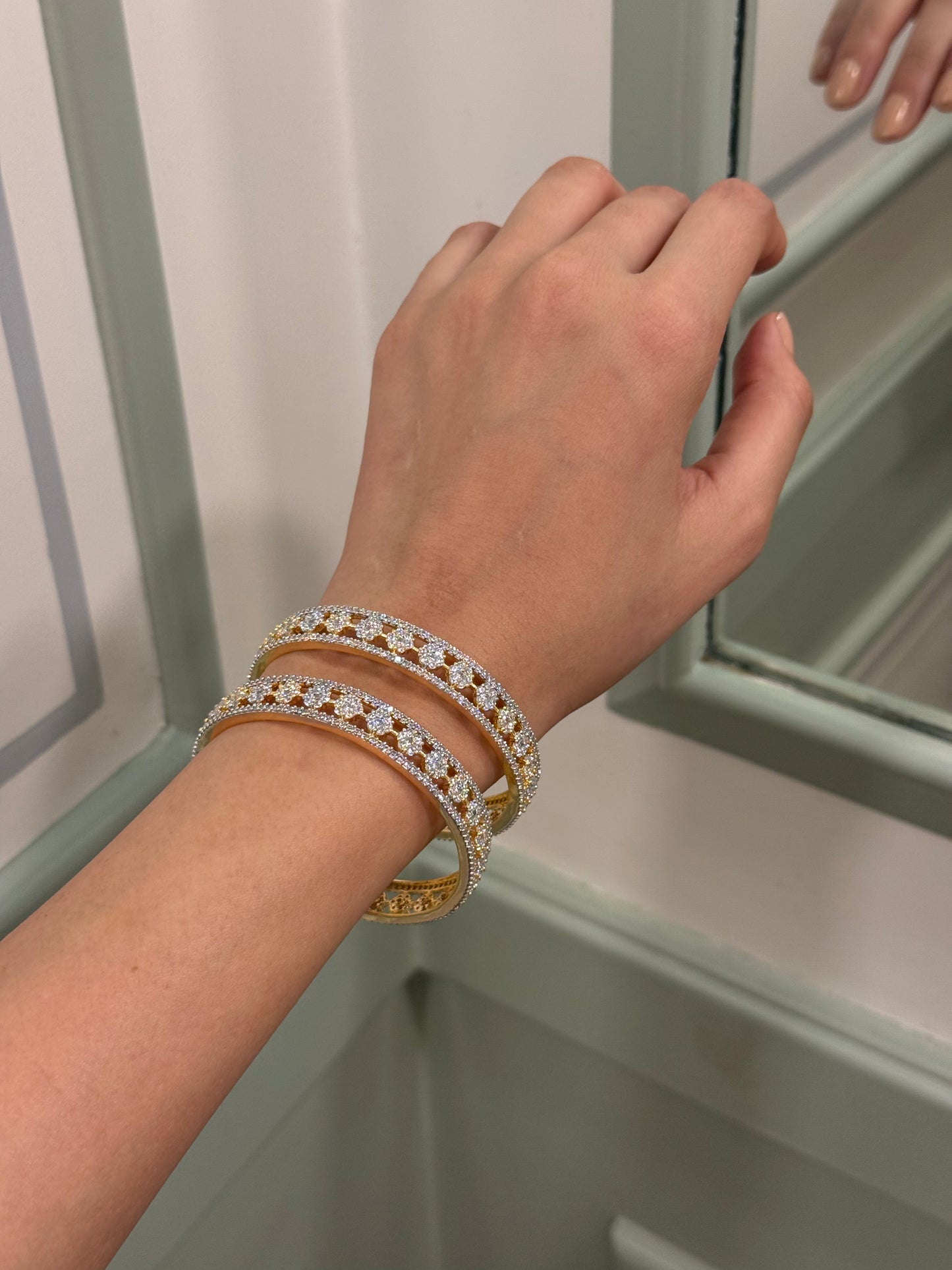 SUNLIGHT FROST BANGLE