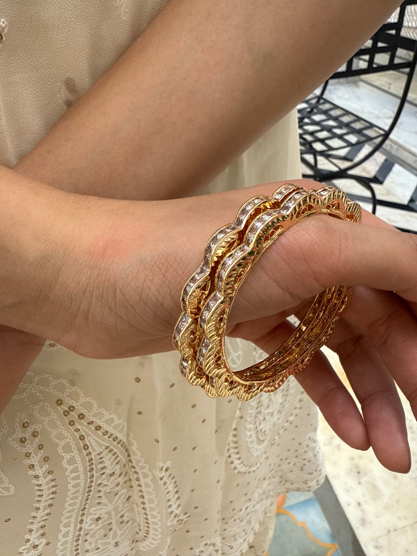 SCALLOPED EDGE BANGLES WITH CRYSTAL DETAILING