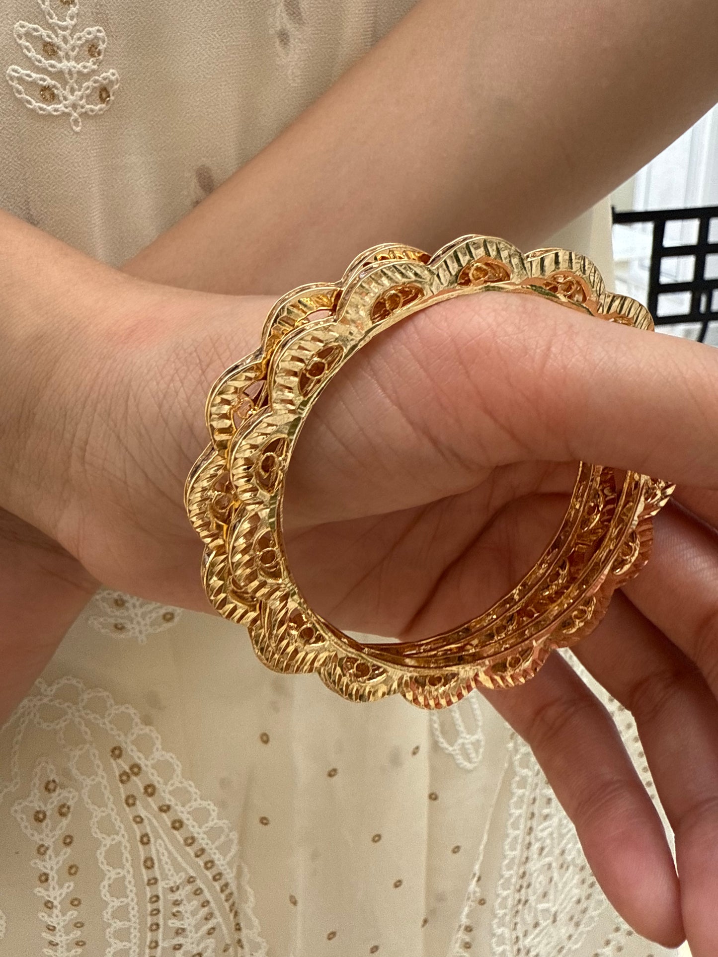 SCALLOPED EDGE BANGLES WITH CRYSTAL DETAILING