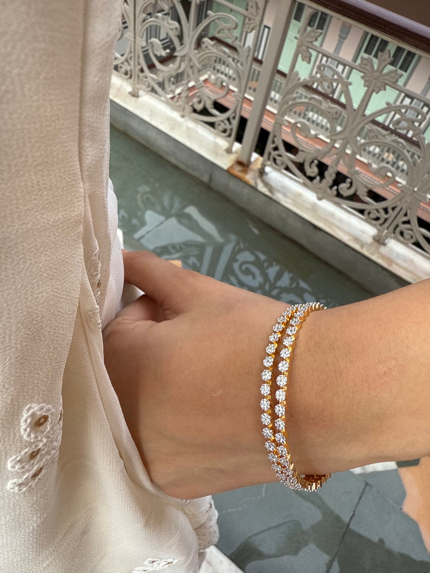 DIAMOND SPARKLING STONE BANGLES IN GOLD