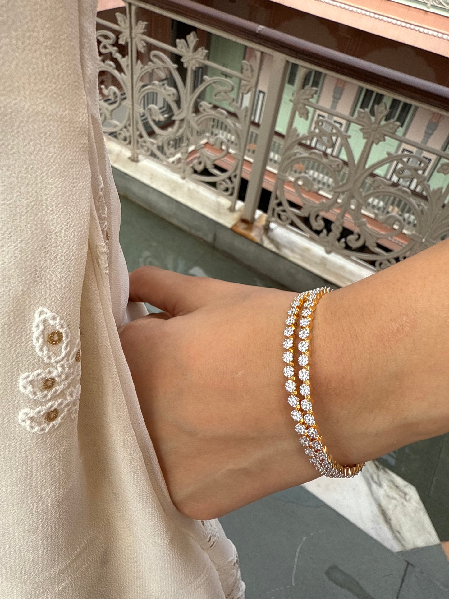 DIAMOND SPARKLING STONE BANGLES IN GOLD