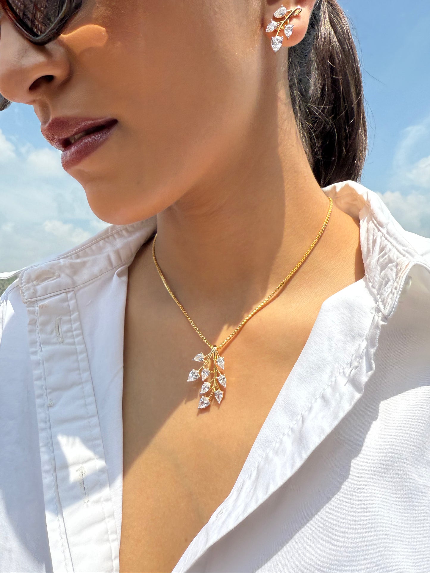 GOLDEN PETALSCAPE NECKLACE SET