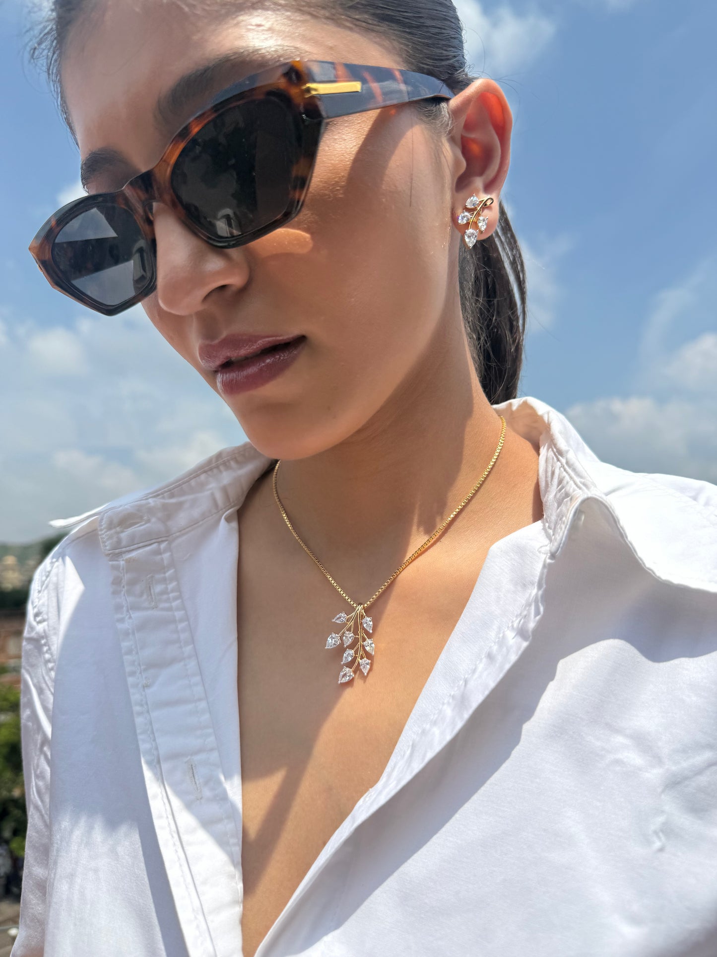 GOLDEN PETALSCAPE NECKLACE SET