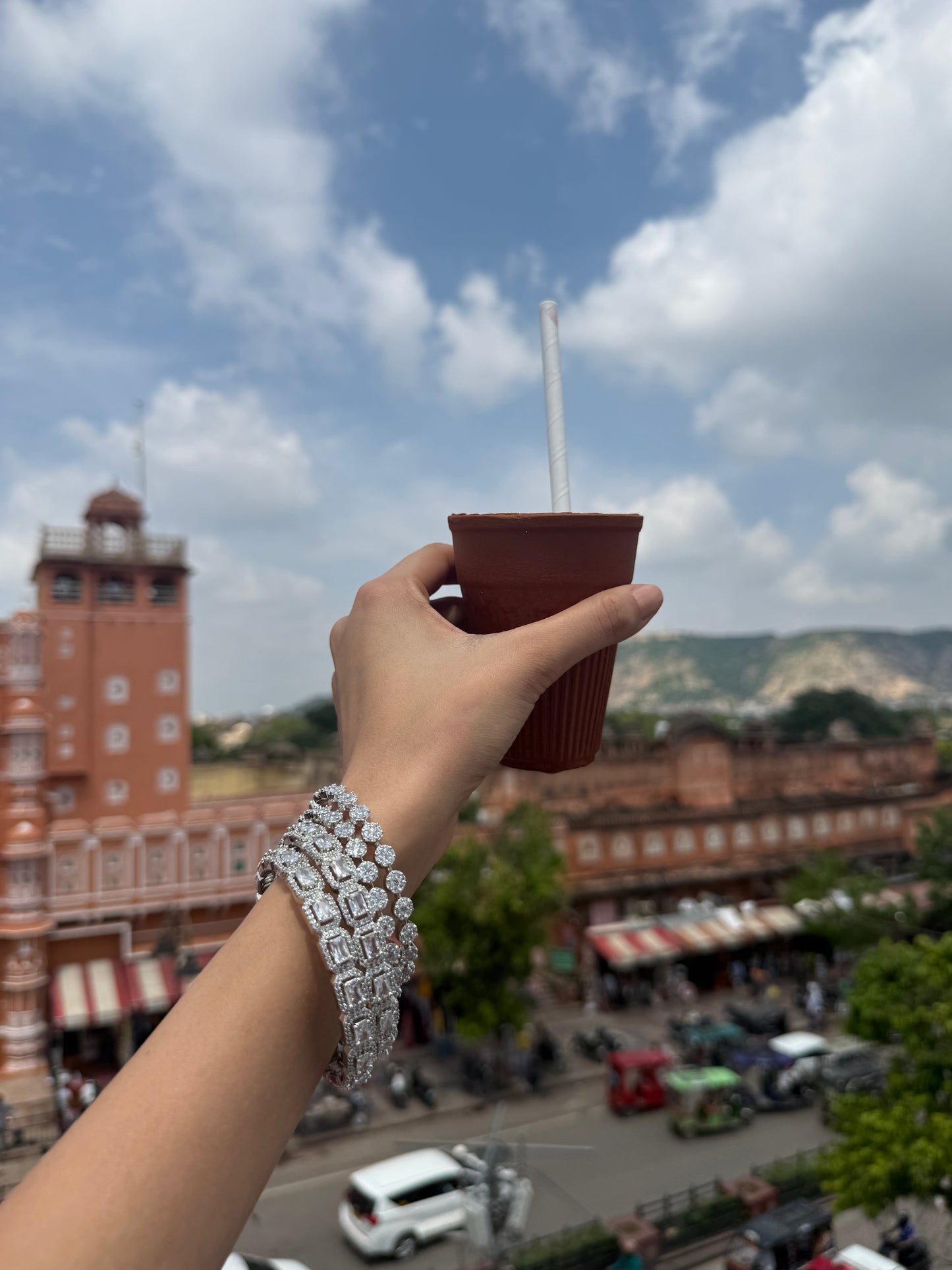 ELEGANT SUAR-CUT CRYSTAL BANGLES