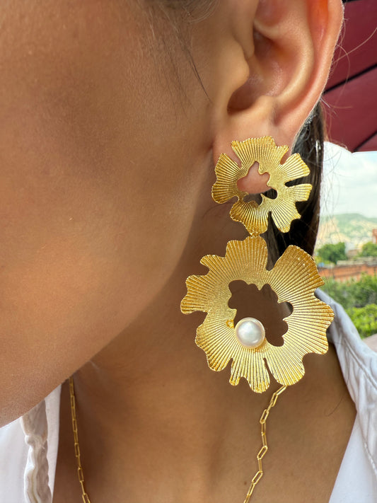 SEA PETAL PEARL DROP EARRINGS