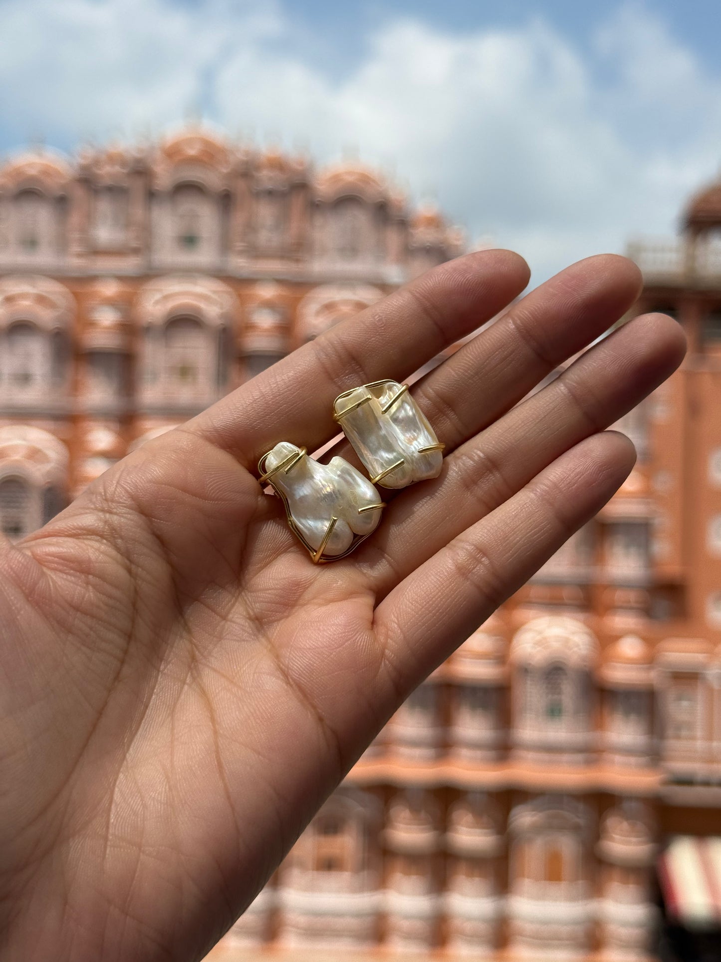 TIDEBOUND PEARL STUDS