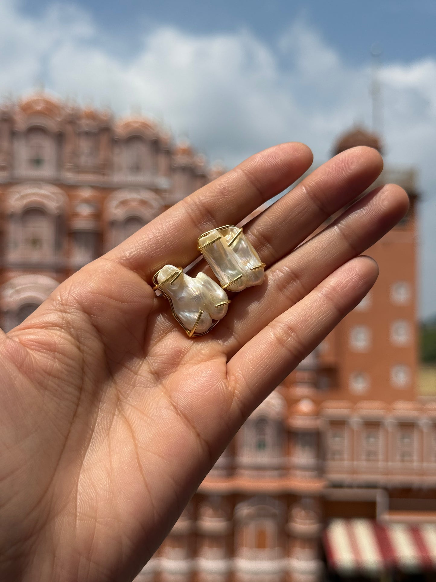 TIDEBOUND PEARL STUDS