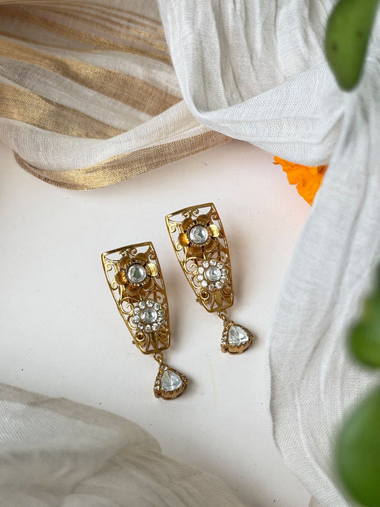 ADVIKA GOLD STRIP DROP EARRINGS