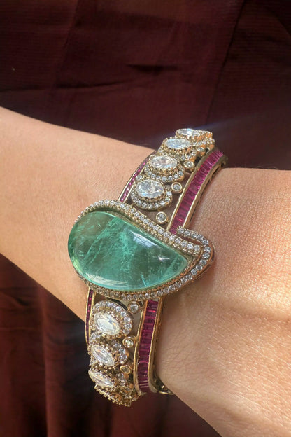 Jagravi Emerald Teardrop Semi-Precious Polki Bracelet