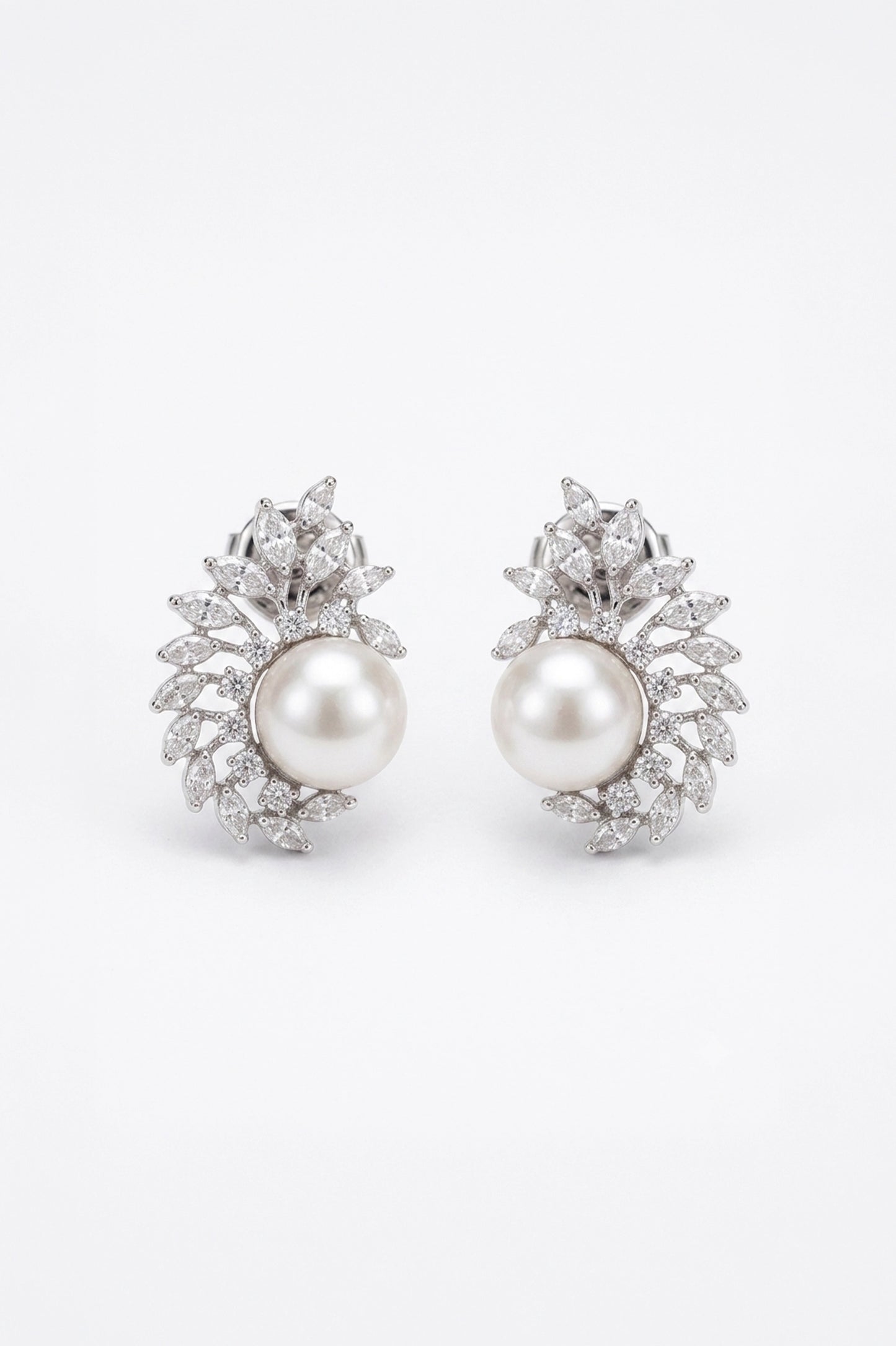 Halo Lumière Pearl Studs