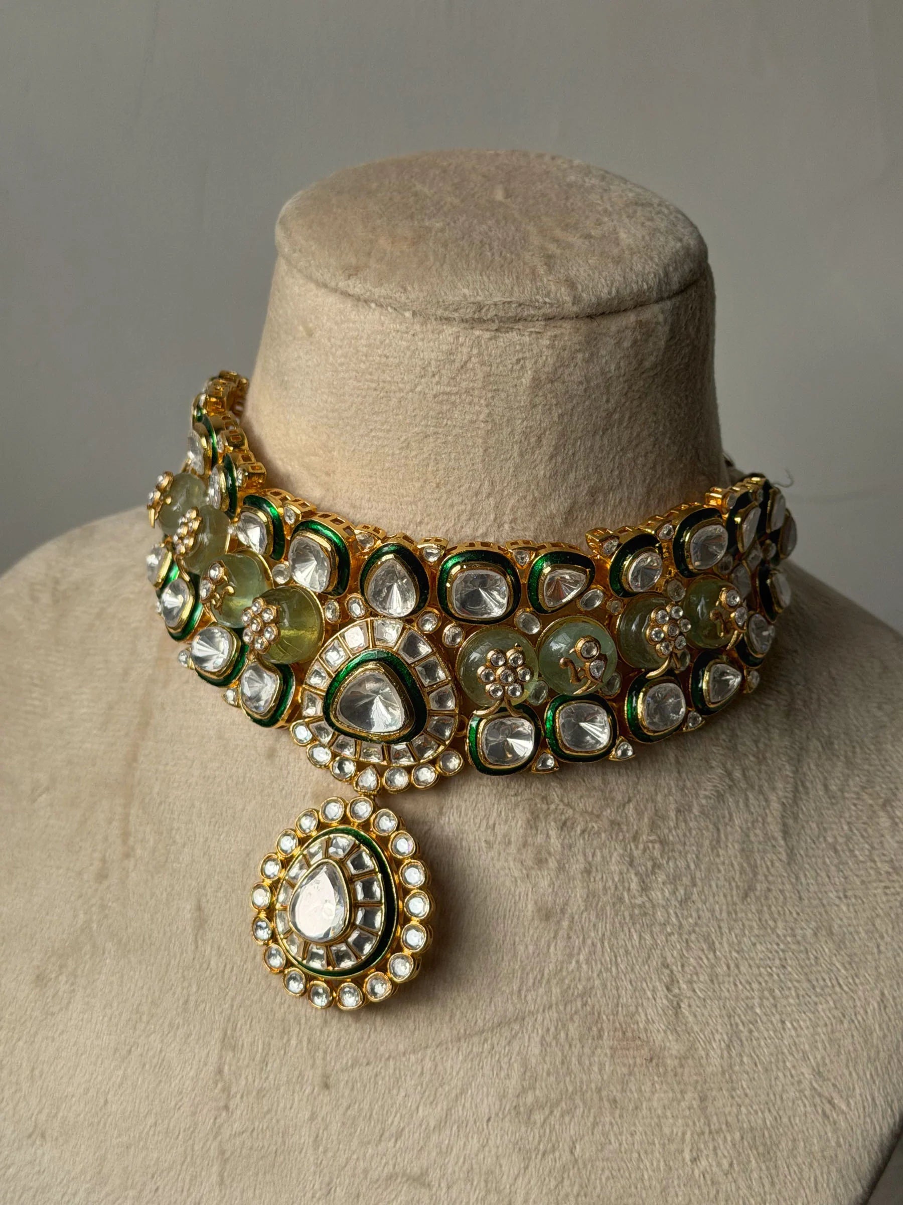 Premium Indian wedding choker with kundan work and teardrop pendant on mannequin bust
