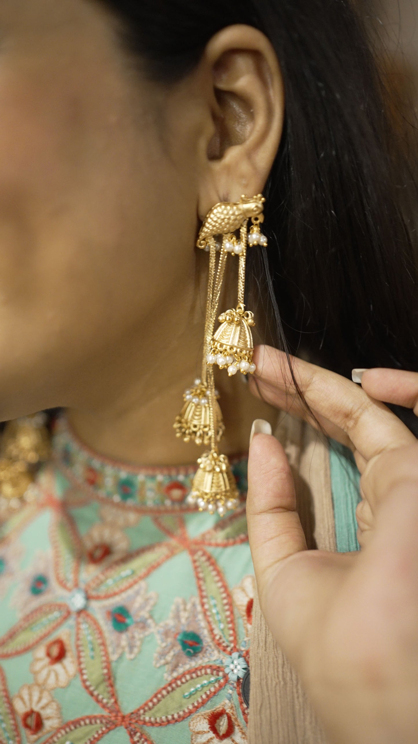 NAYIRA DANGGLING SP EARRING